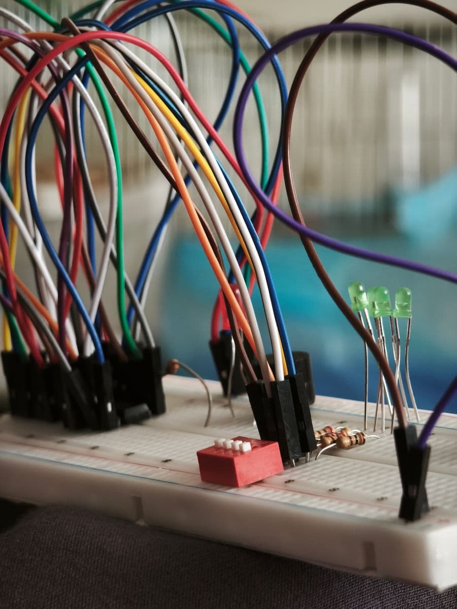 Breadboard wiring and electronic components for non-programming kits