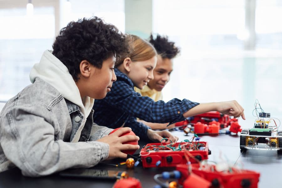Children creating machines and robotics projects in class